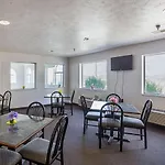 Motel 6 Omaha - Iat West