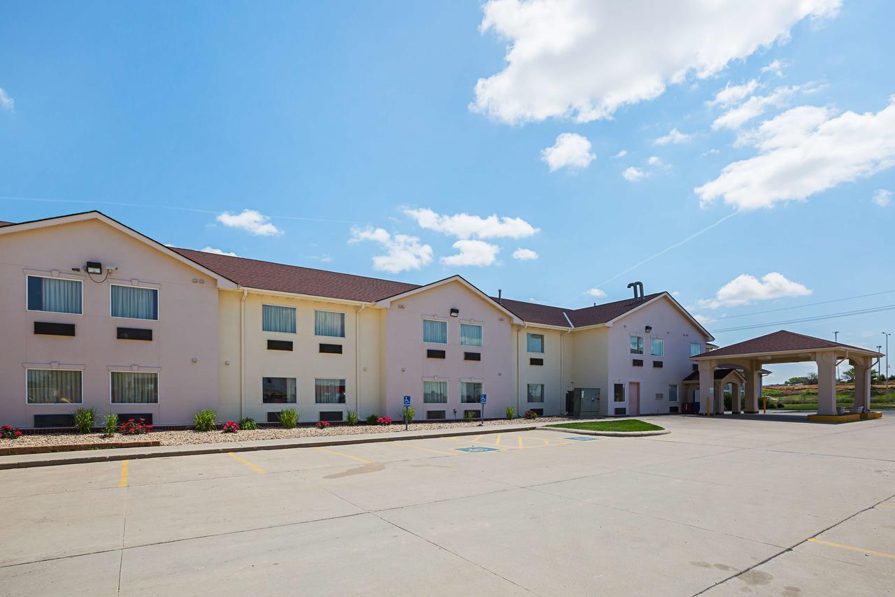 6 - Iat West Hotel