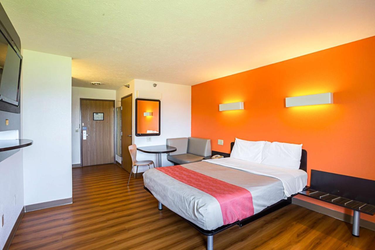 Hotel 6 - Iat West 2*