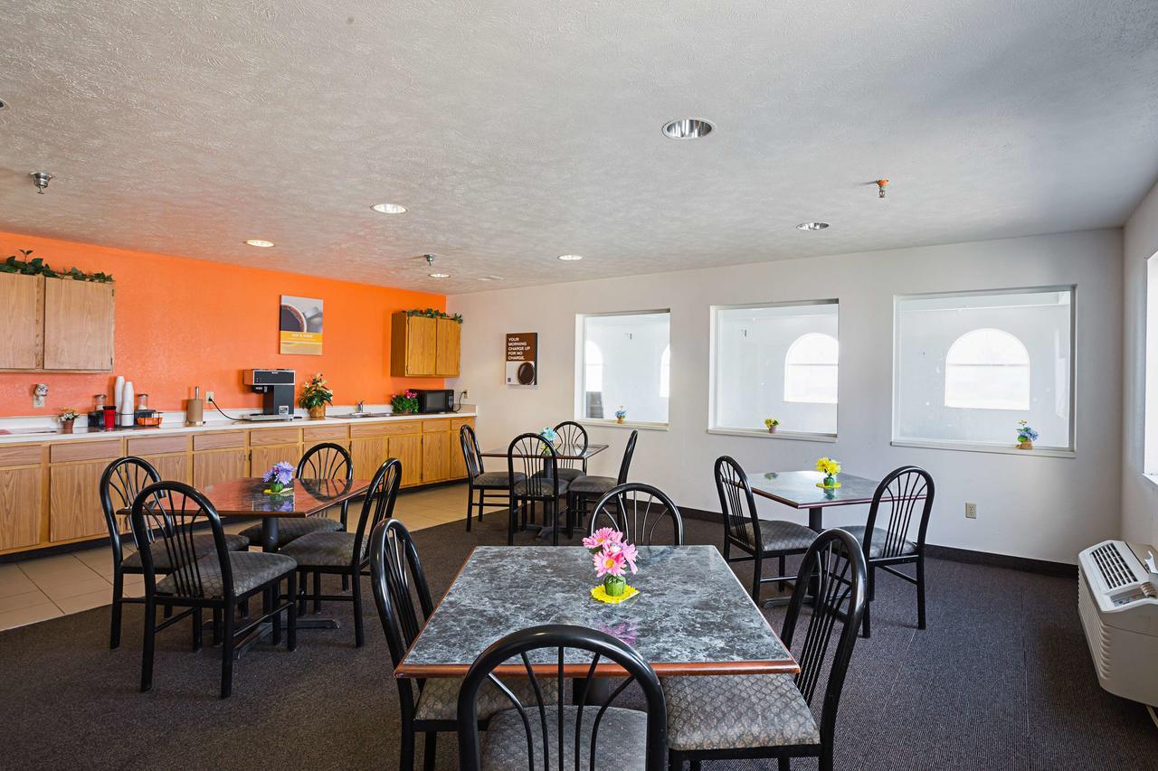 Hotel 6 - Iat West Omaha