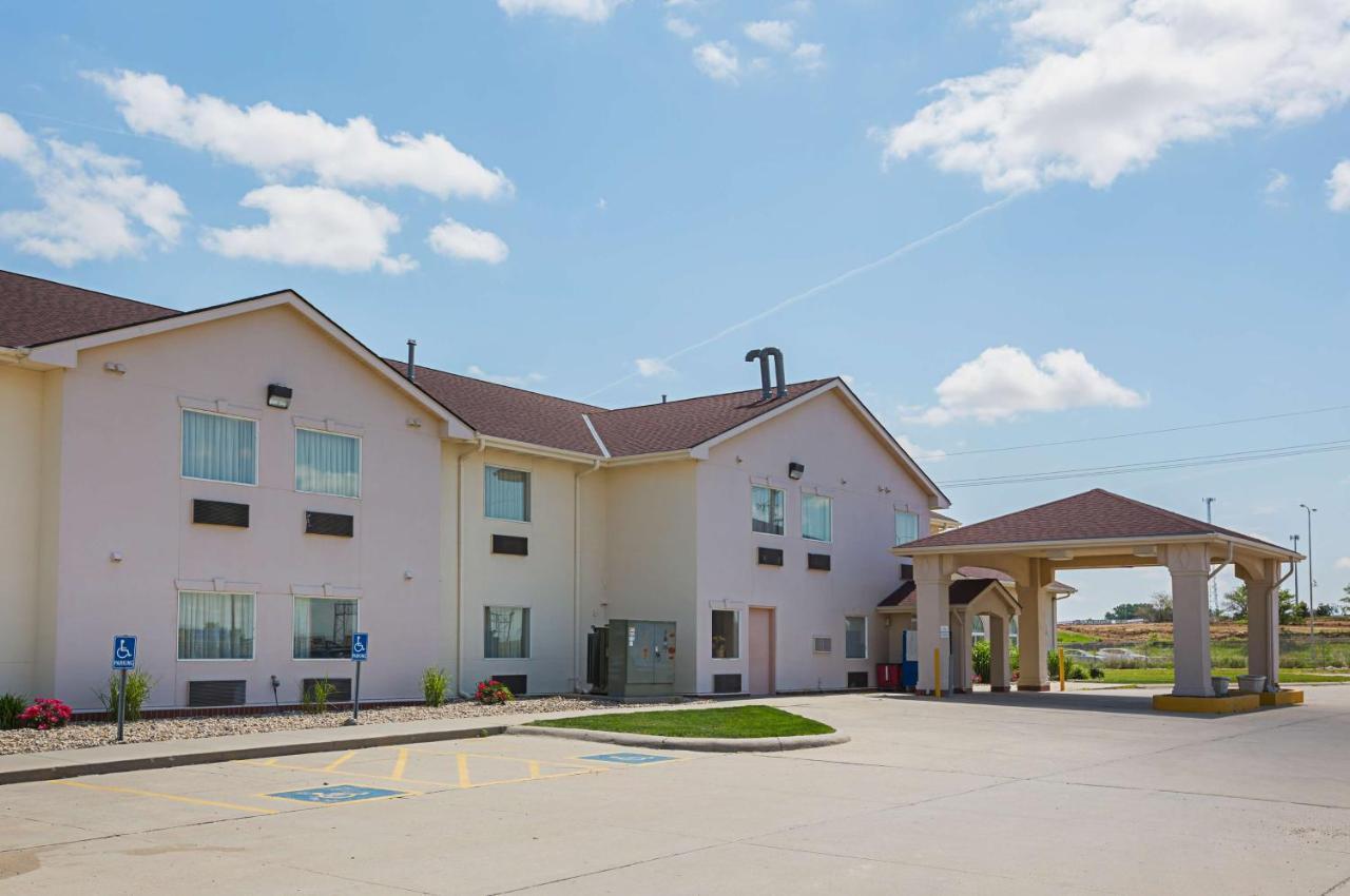 Hotel 6 - Iat West Omaha